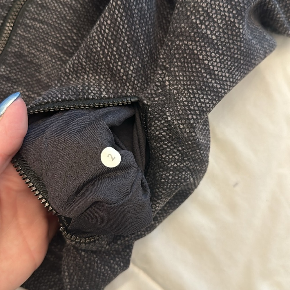 Lululemon active zip up - Picture 4 of 5